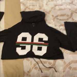 Long cropped shirt detailed back